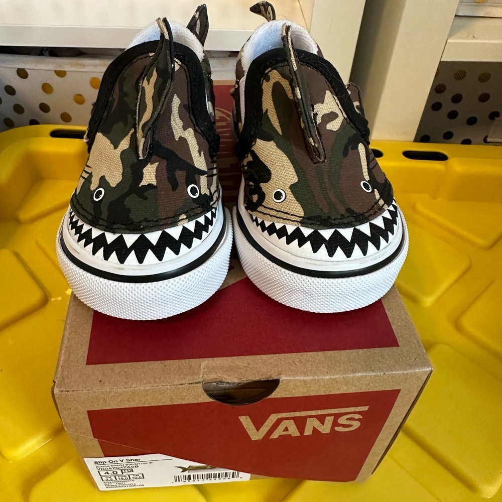 4c shark vans